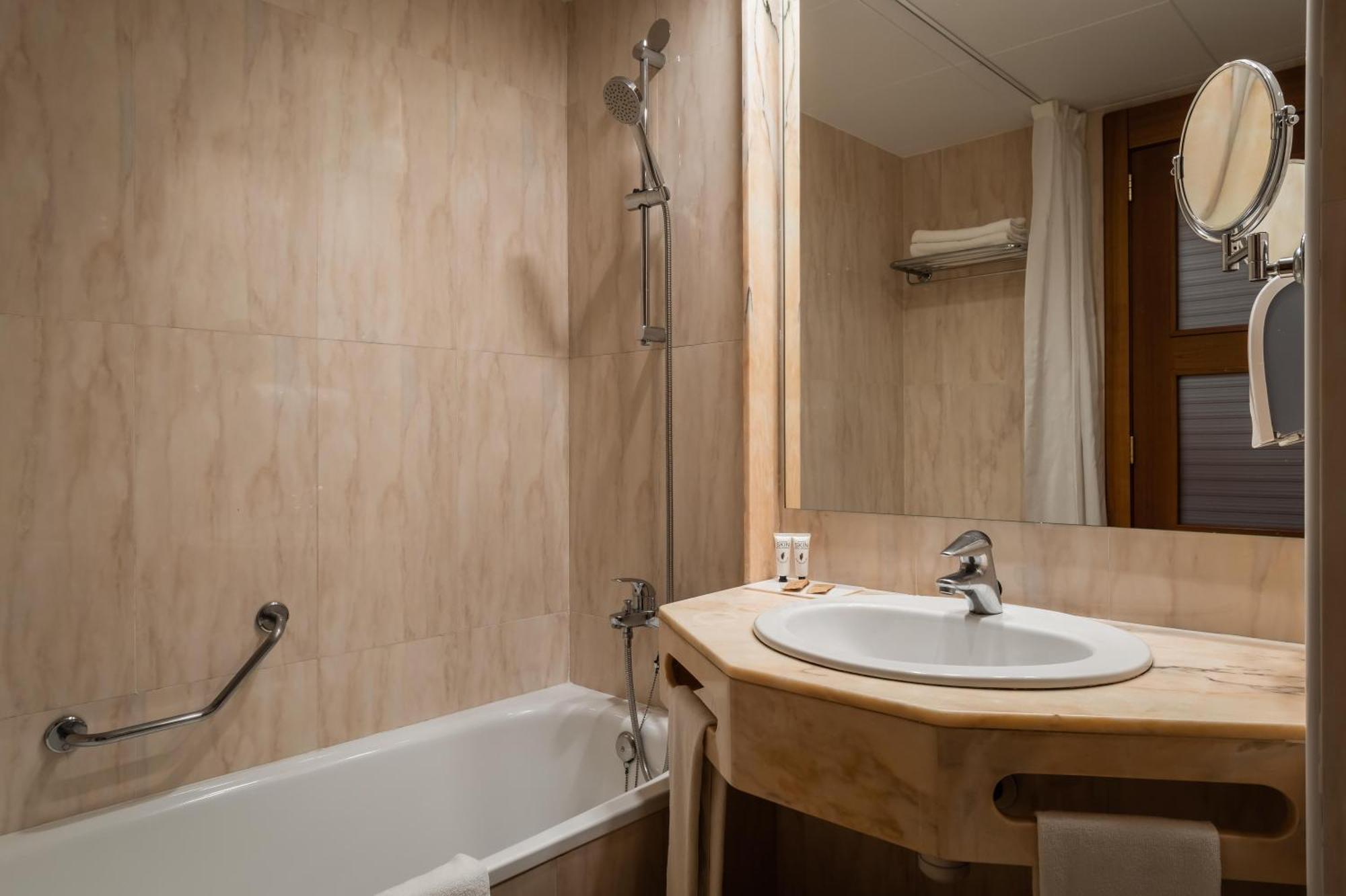 Double/Twin room balcony,1580142494:JPEG
