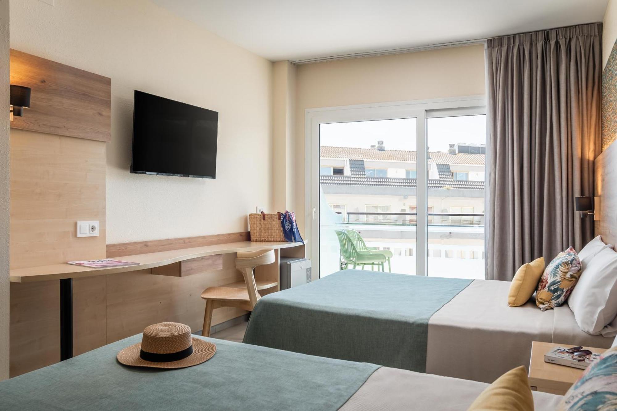 Standard Quadruple Room,1671881639:JPEG